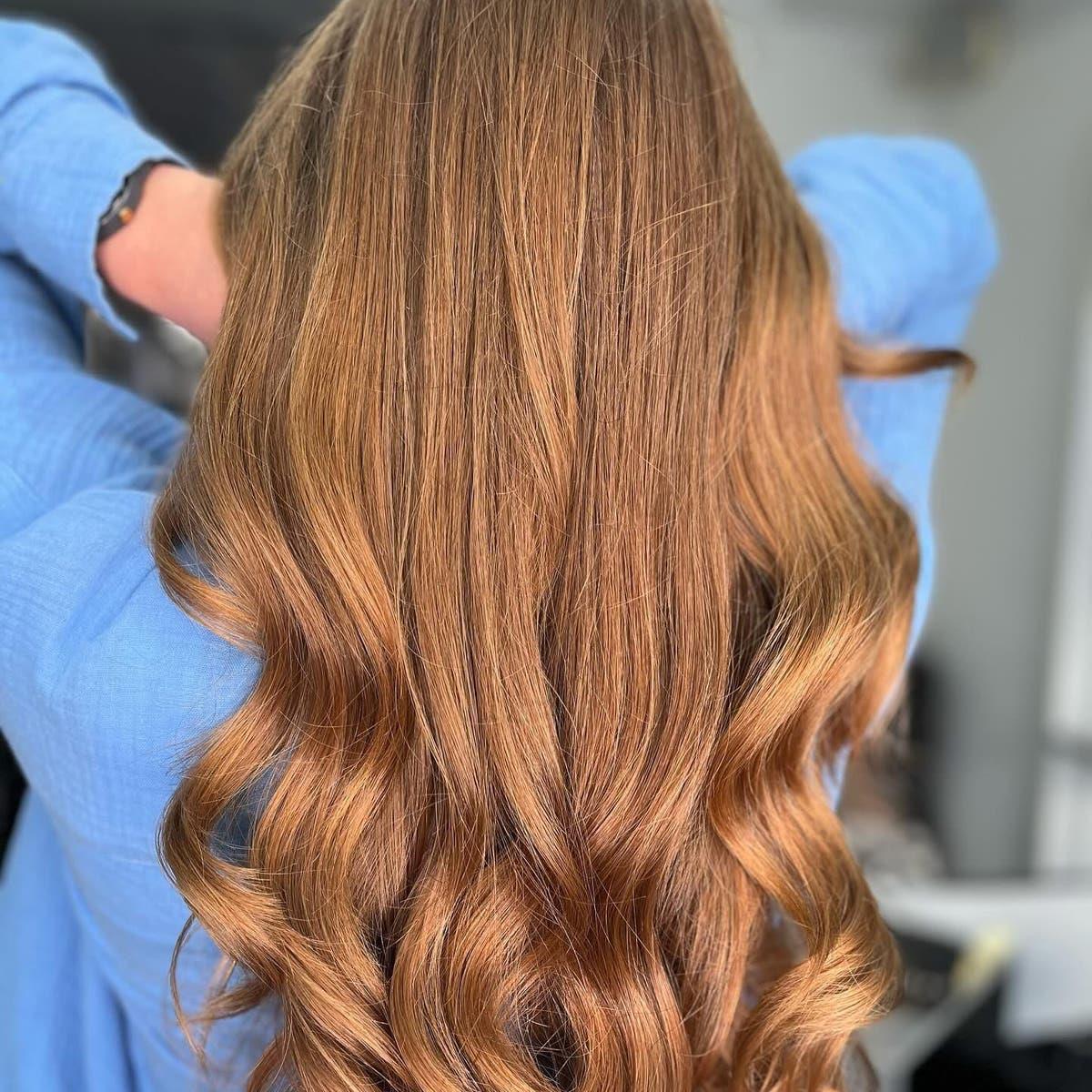 Cabello cobrizo con ondas