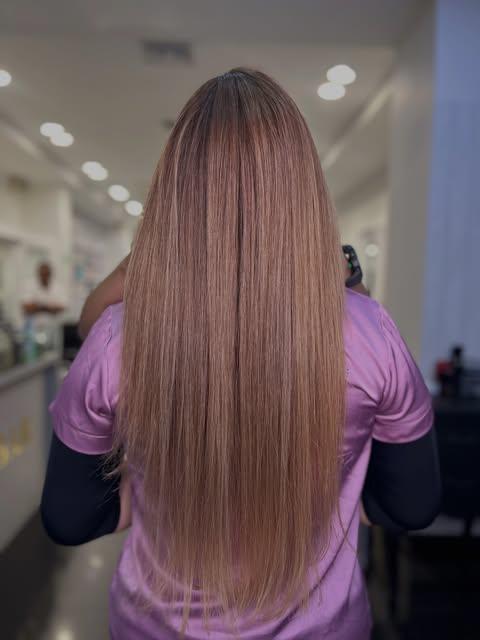 Cabello largo liso chocolate