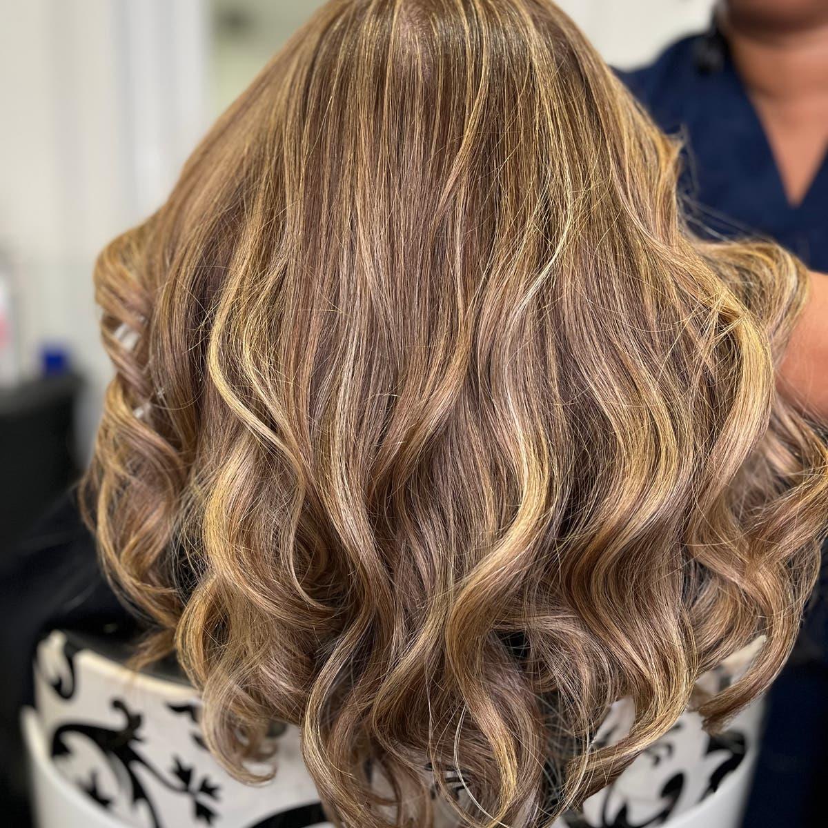 Balayage rubio en ondas